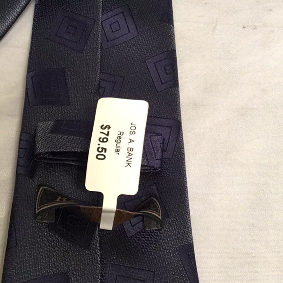 Jos A BANK RESERVE NWT NAVY GEOMETRIC REGULAR NECK WEAR - Picture 4 of 4